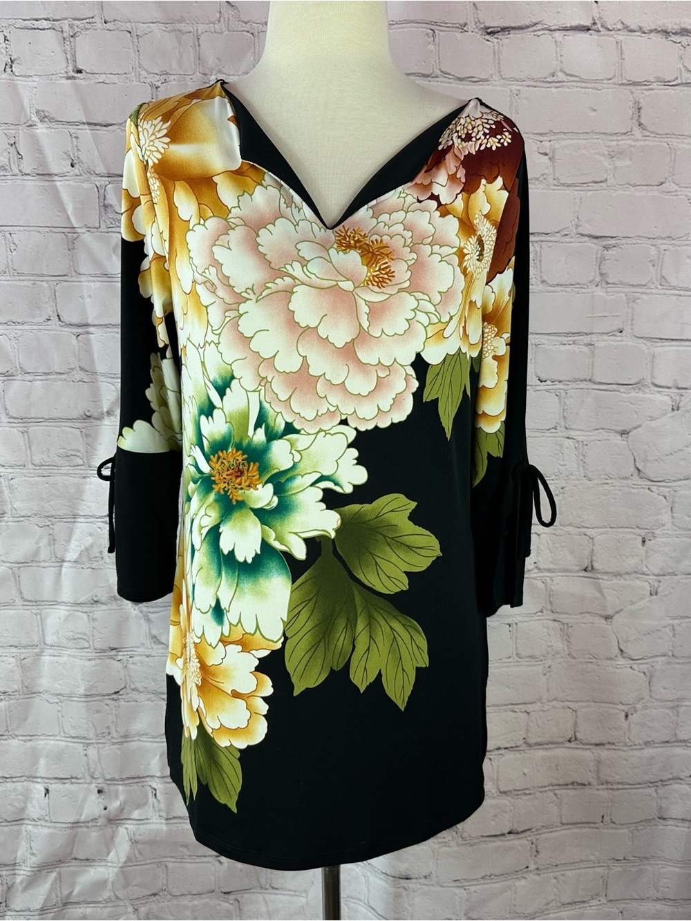 Chico's (0) women S floral Tunic Bold botanical Dark romantic garden party